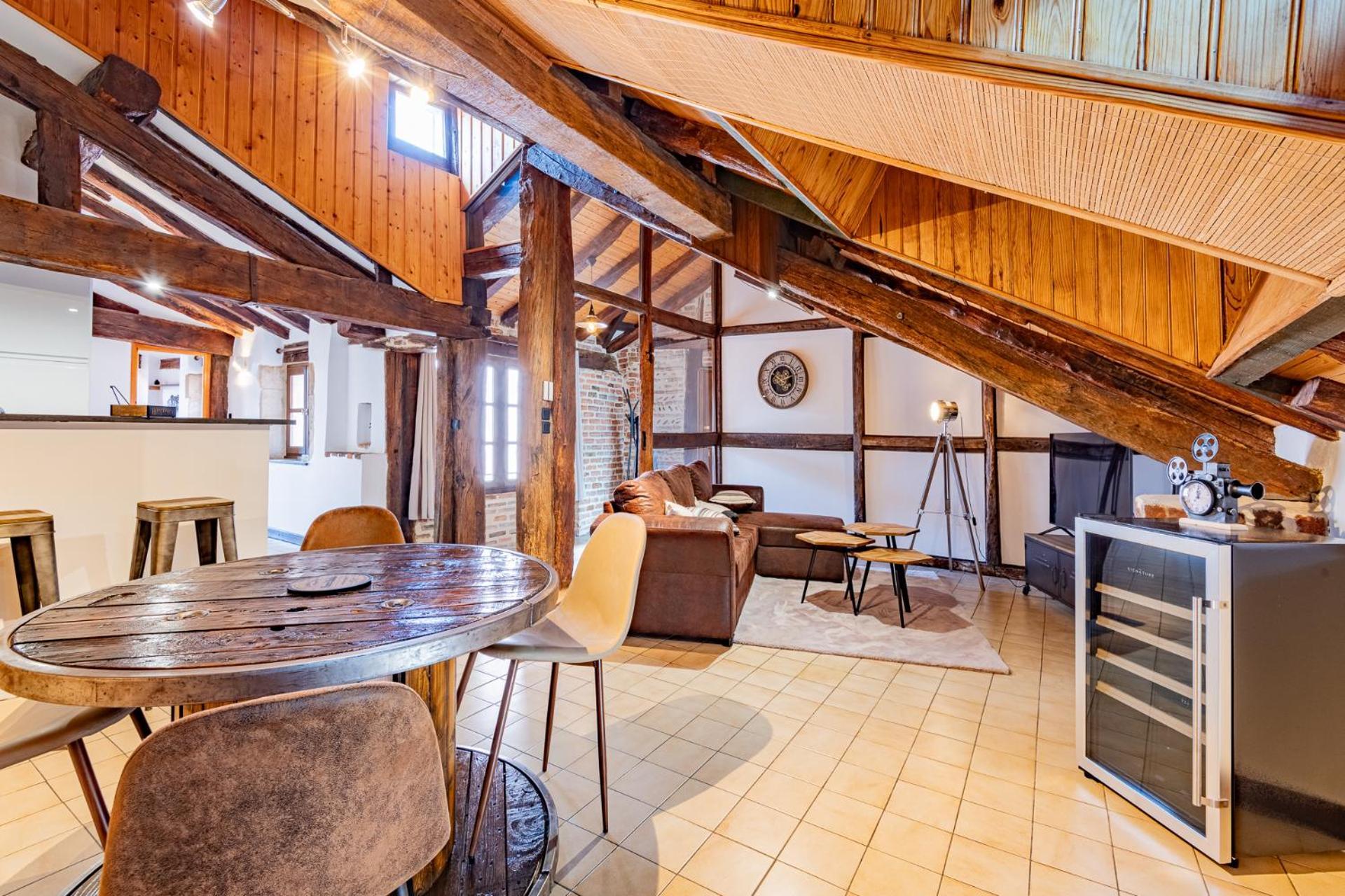 Plongez Dans L'histoire Du Centre-ville - Le Refuge Medieval - 3 Etoiles Apartment *