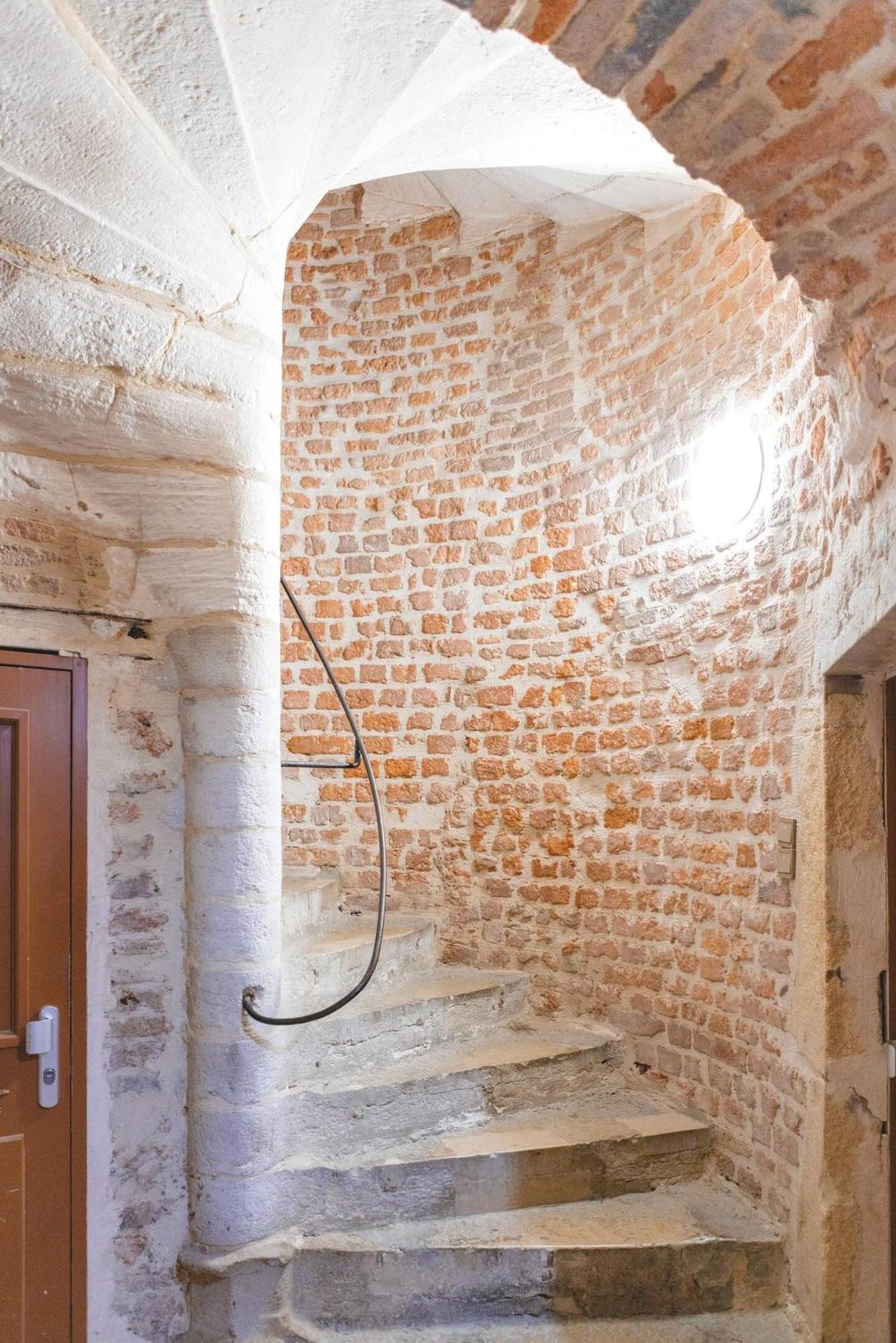 Plongez Dans L'histoire Du Centre-ville - Le Refuge Medieval - 3 Etoiles *