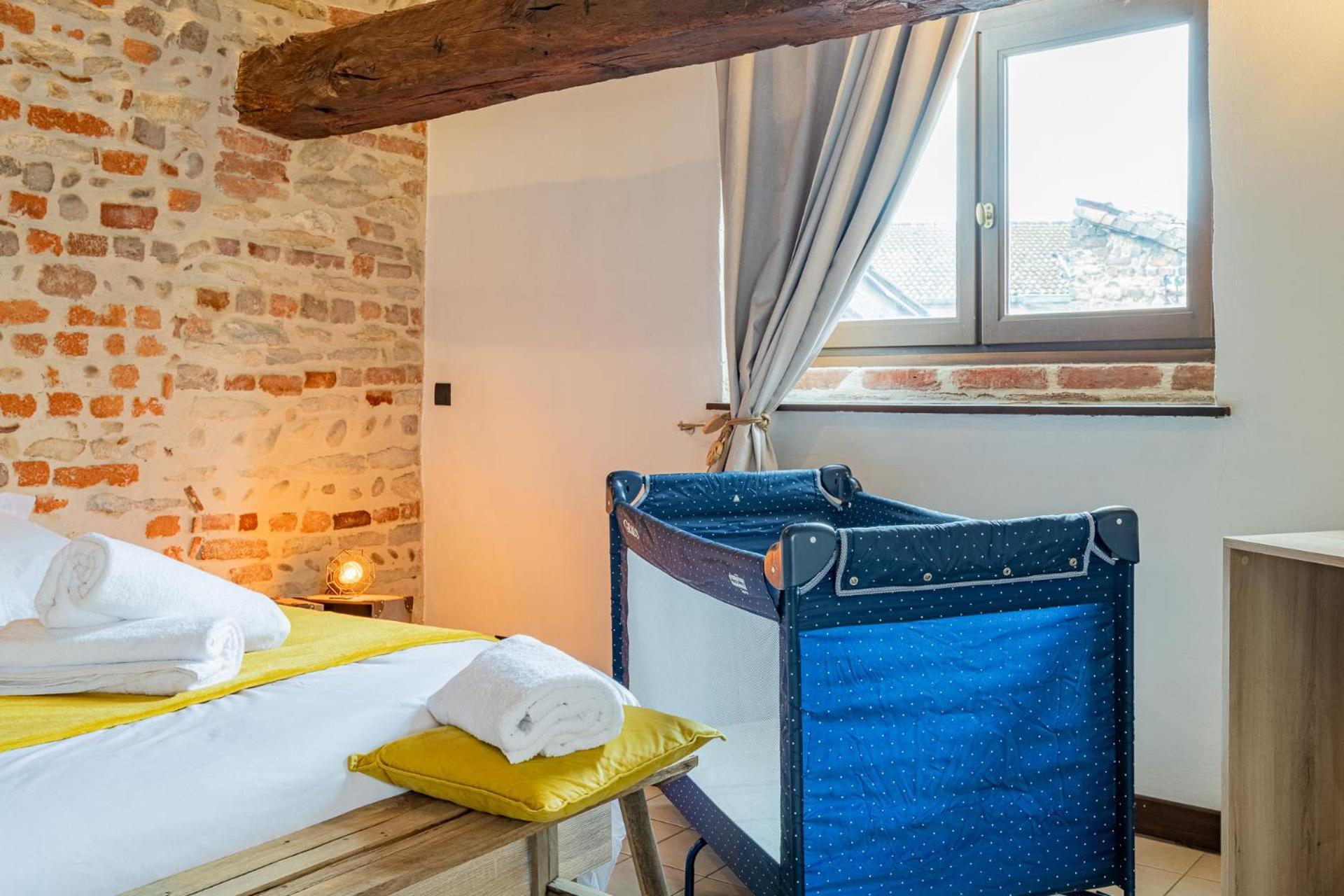 Appartement Plongez Dans L'histoire Du Centre-ville - Le Refuge Medieval - 3 Etoiles Bourg-en-Bresse